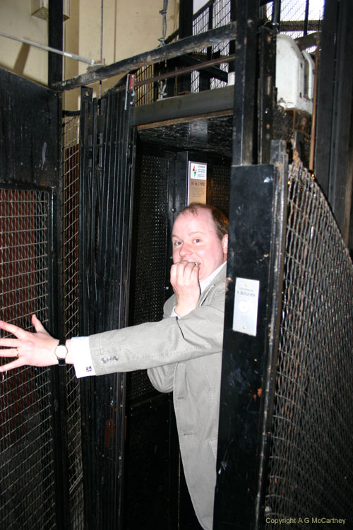 ParisDurufleApartment2006Apr_001