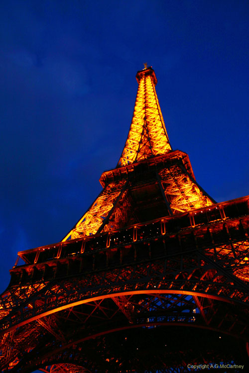 ParisEiffelTower2006Apr_001