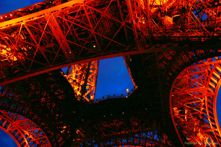 ParisEiffelTower2006Apr_002