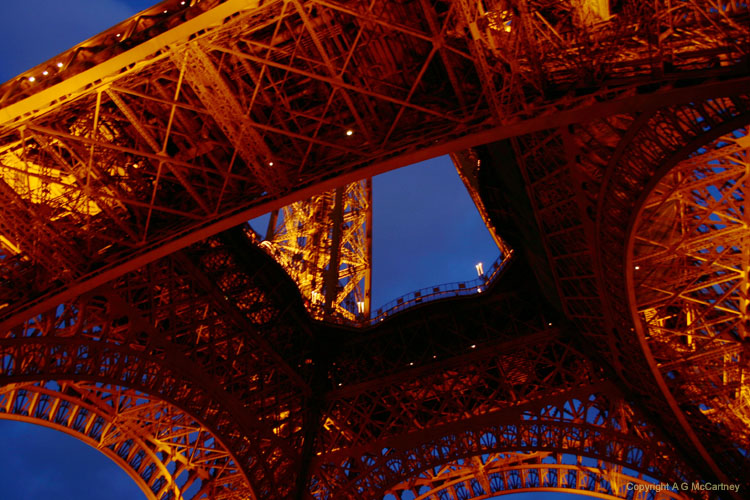 ParisEiffelTower2006Apr_003