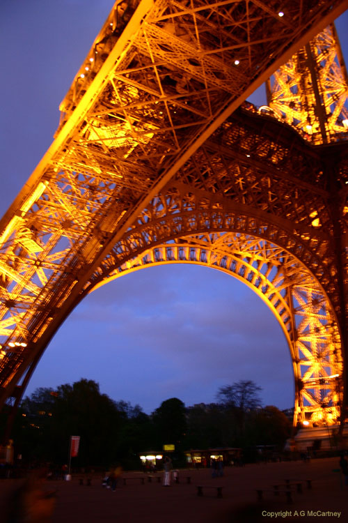 ParisEiffelTower2006Apr_005