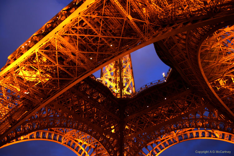 ParisEiffelTower2006Apr_006