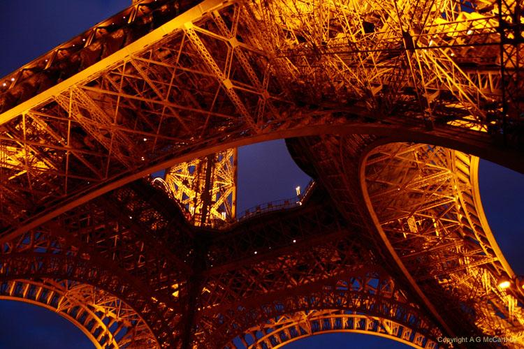 ParisEiffelTower2006Apr_007