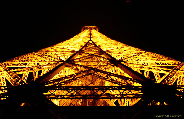 ParisEiffelTower2006Apr_012
