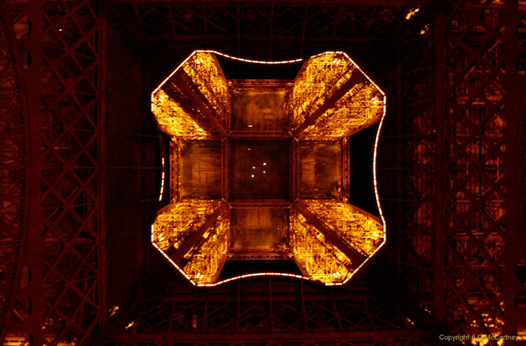 ParisEiffelTower2006Apr_021