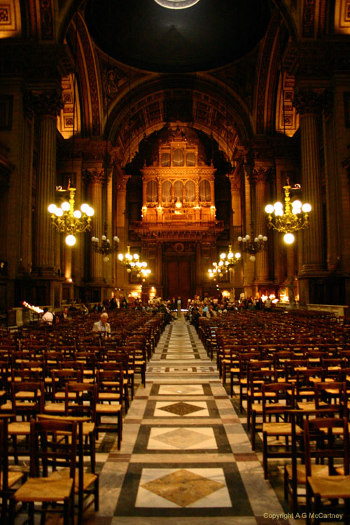 ParisLaMadeline2006Apr_008