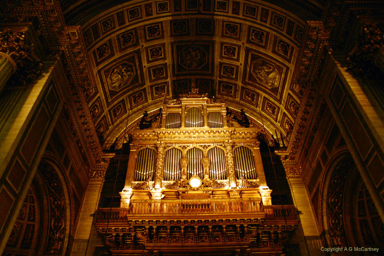 ParisLaMadeline2006Apr_010