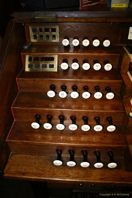 ParisLaMadeline2006Apr_027