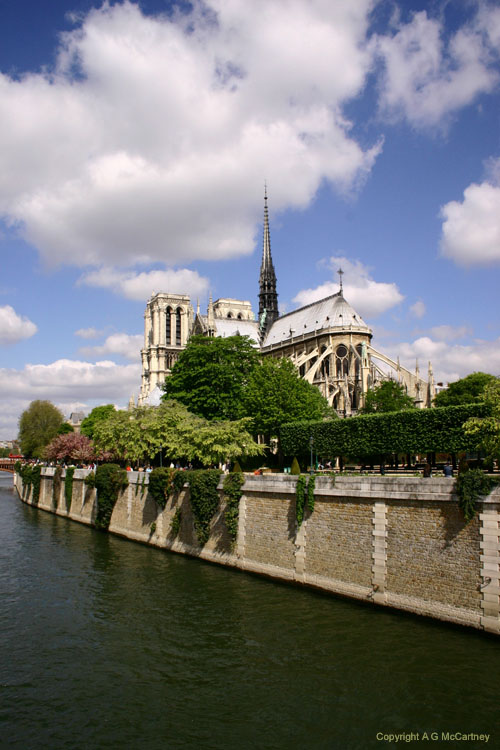 ParisNotreDame2006Apr_001