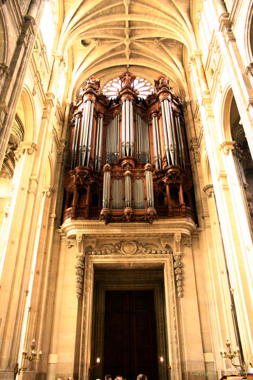 ParisStEustache2006Apr_002