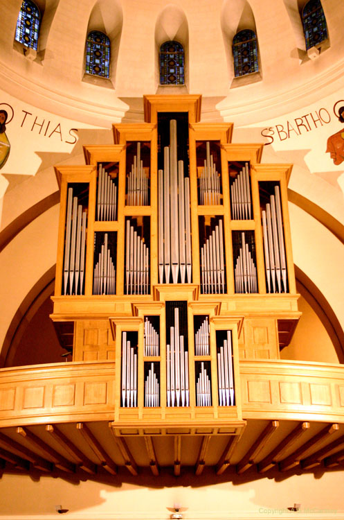 ParisStFerdinanddesTernes2006Apr_001