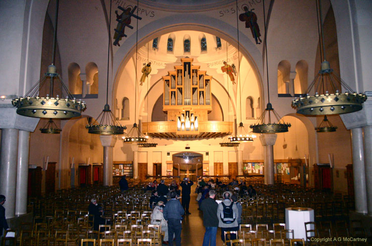 ParisStFerdinanddesTernes2006Apr_006